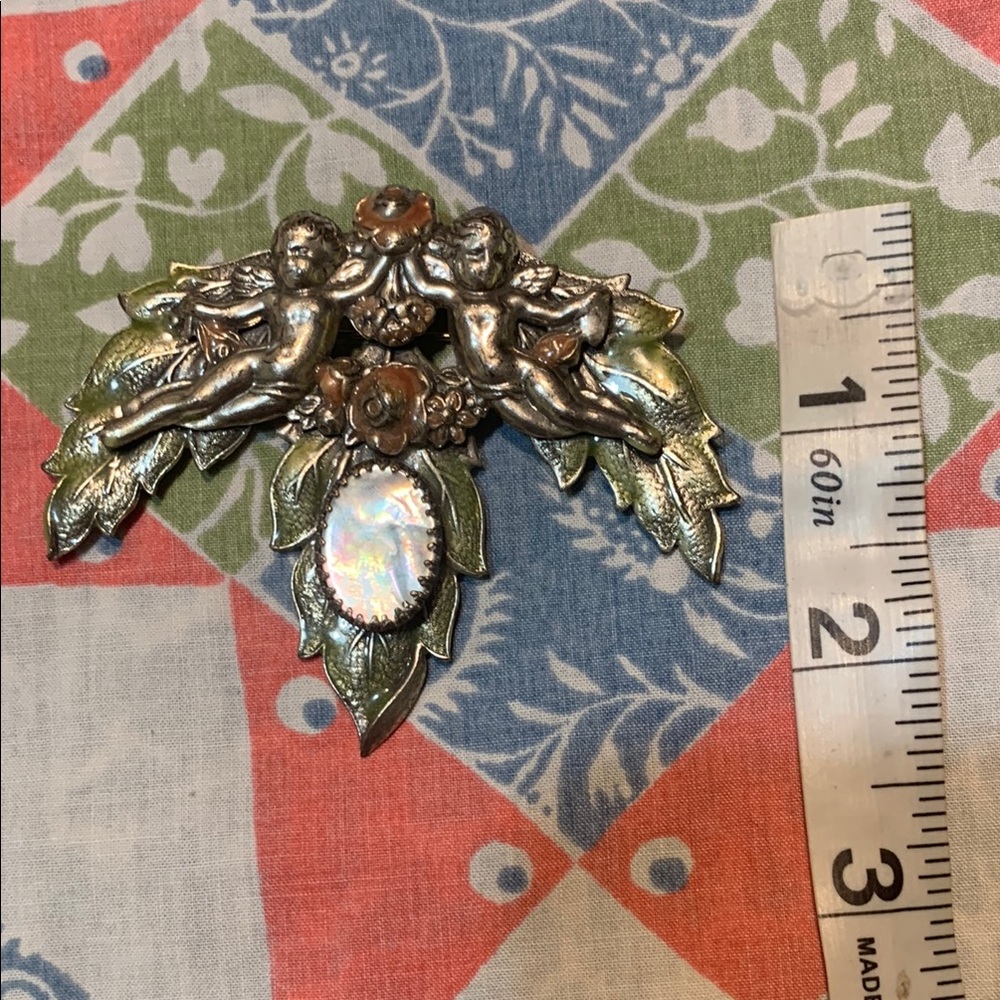 Vintage Brass Sadie Green Cherub Angel Floral Brooch with Mother of Pearl - Picture 13 of 13